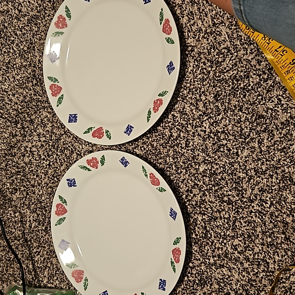 Corelle Country Quilt 10" Dinner Plates. Set of 2. White w pink heart flowers,